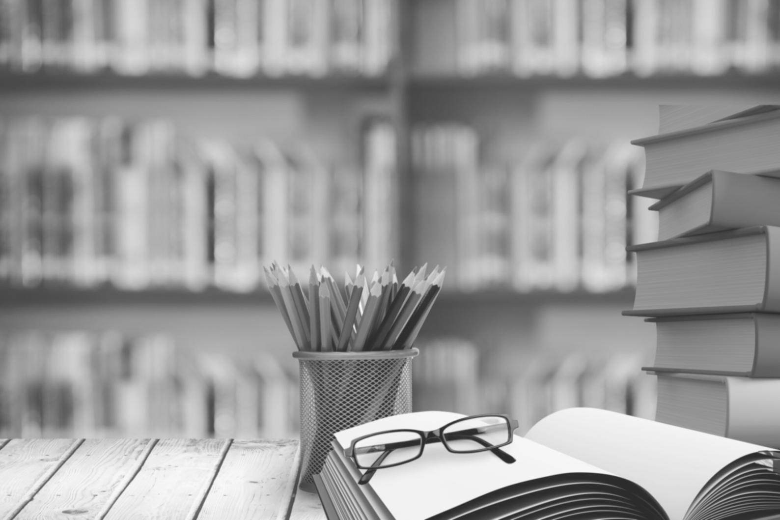 Sesión de análisis financiero con datos empresariales reales